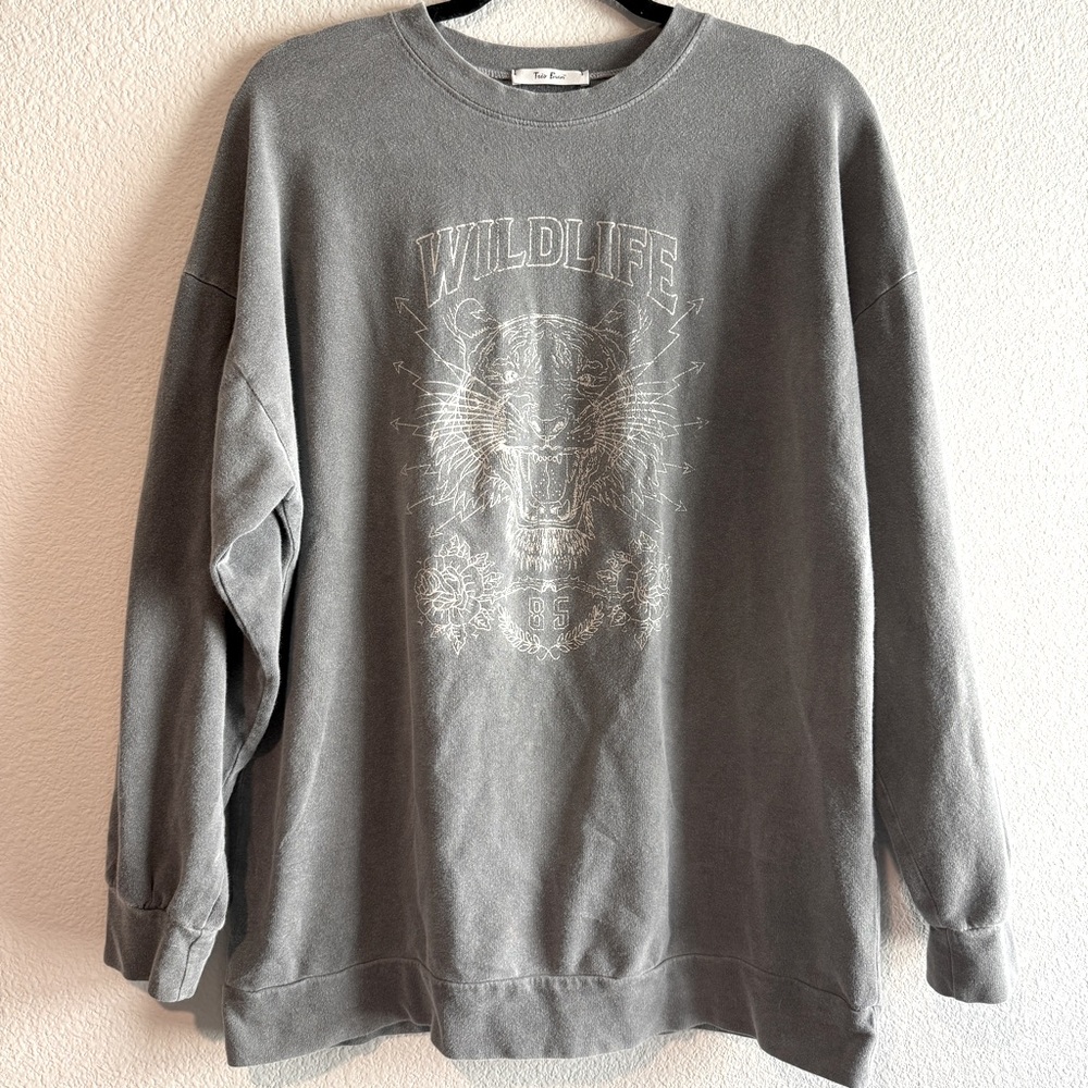 Tres Bien Tiger Long Sleeve Crew Neck Tee Lightweight Sweatshirt Med Oversized